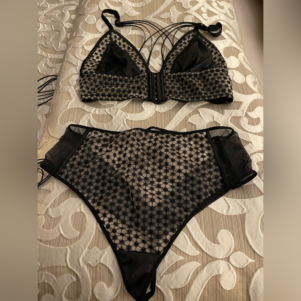 Victoria's Secret Black and Gray Geometric Lace Bra Set